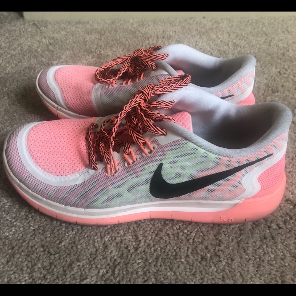Pink/white nike free runs